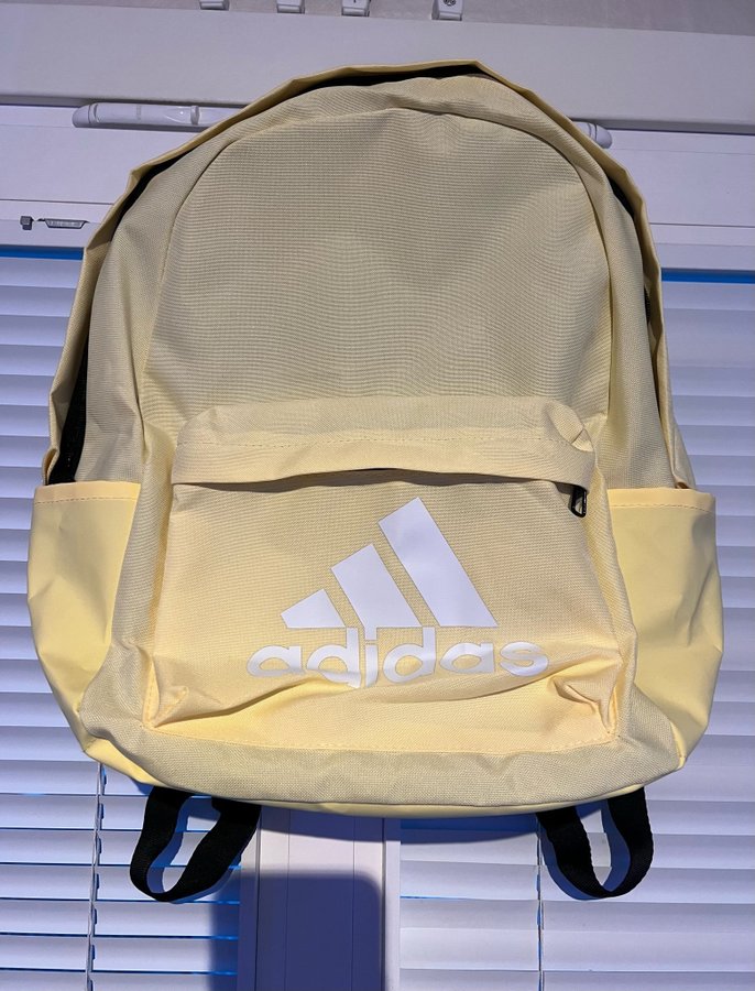 Oanvänd Adidas Ryggsäck