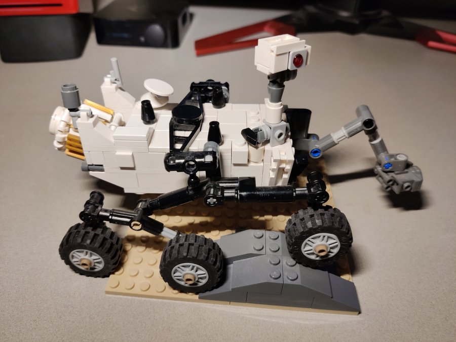 LEGO 21104 NASA Mars Science Laboratory Curiosity Rover