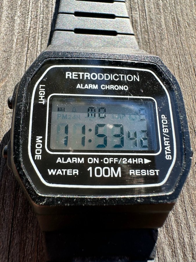 Retrodiction Alarm Chrono Digital Klocka