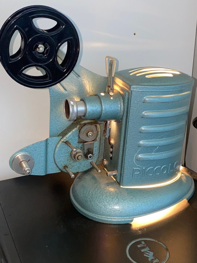 Gammal liten filmprojector PICCOLO för 16 mm smal film - Projektor handvev +++++