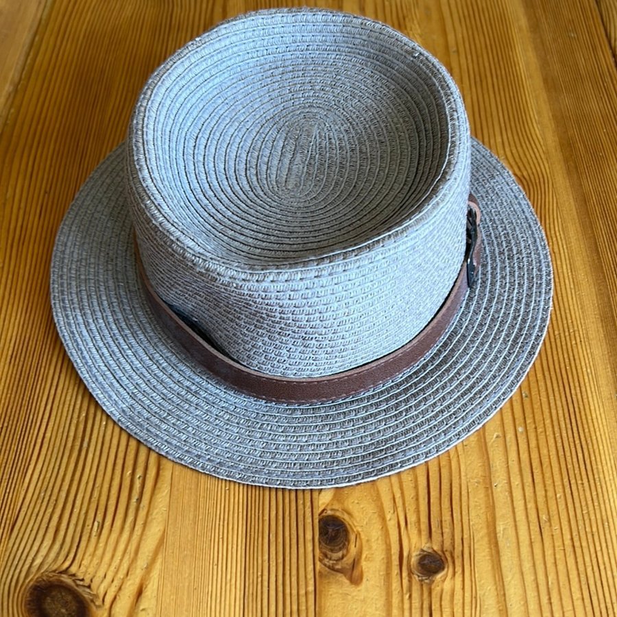 Hatt / Solhatt / Stråhatt / Pappersstrå - Storlek 52-53cm