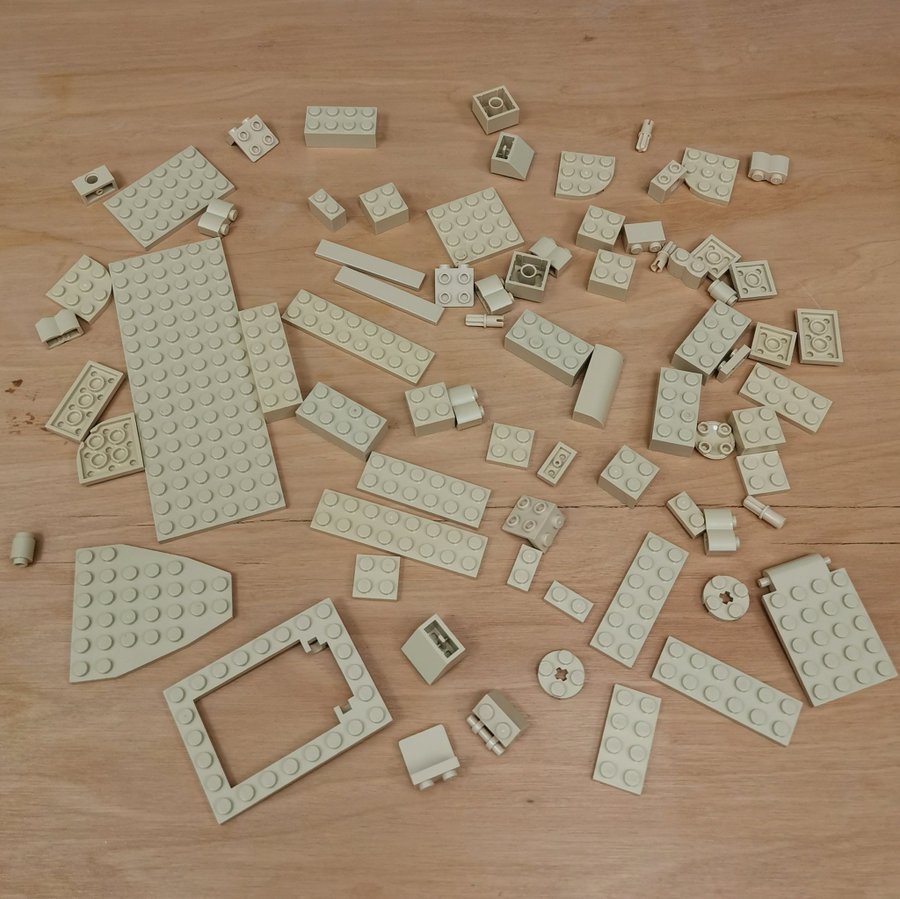 LEGO byggdelar - beige klossar, plattor och annat