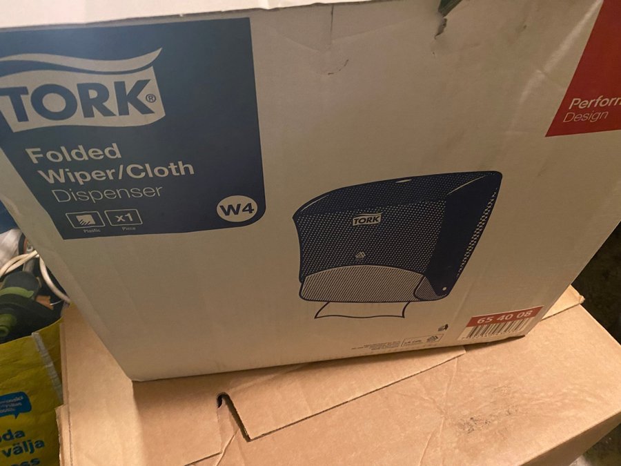 Tork folded wiper/cloth dispenser w4