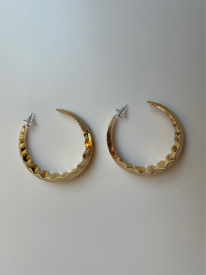 Gorgeous Y2K golden color hoop earrings