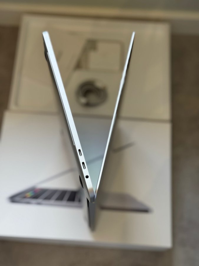 Macbook Pro 2019 / 256 SSD / 16 RAM / 13 Tum'' Touchbar