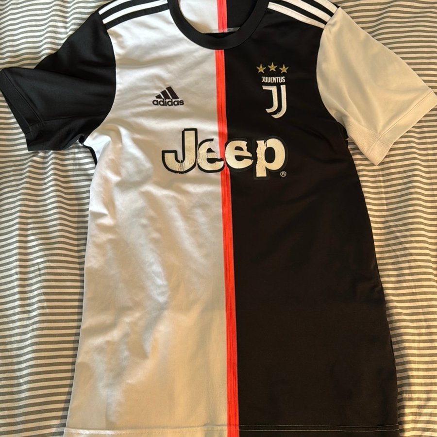 Juventus adidas match tröja size s