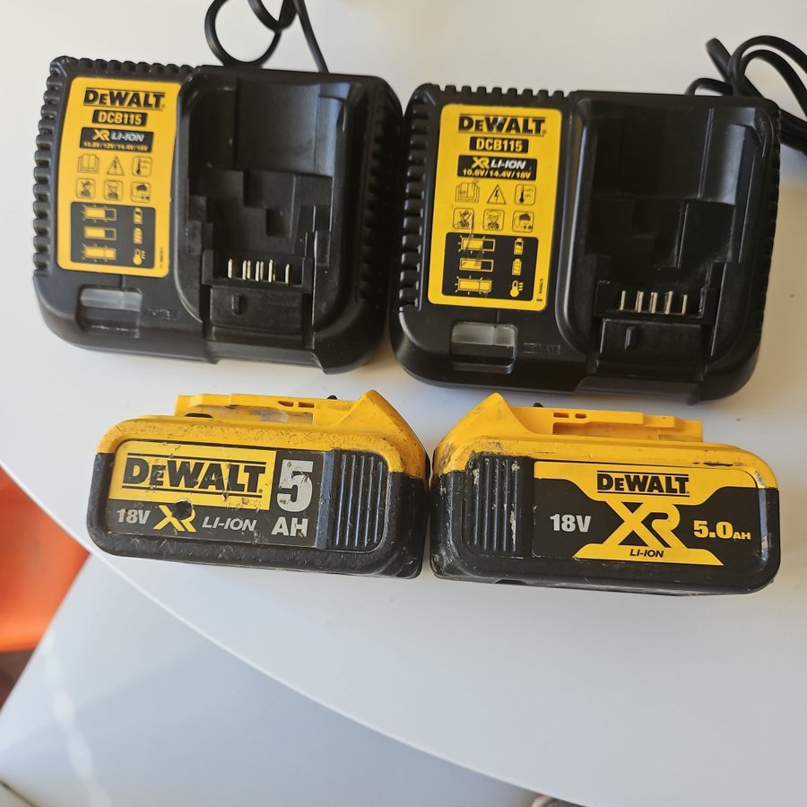 2Dewalt Batterier och 2 Laddare