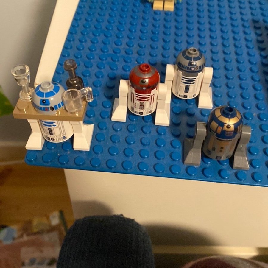 4 st LEGO Star Wars astromech figurer