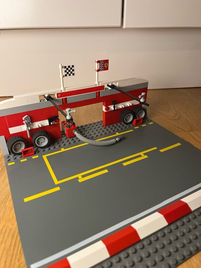 Lego Racers - Ferrari F1 Pit Set (8375) - 100% komplett