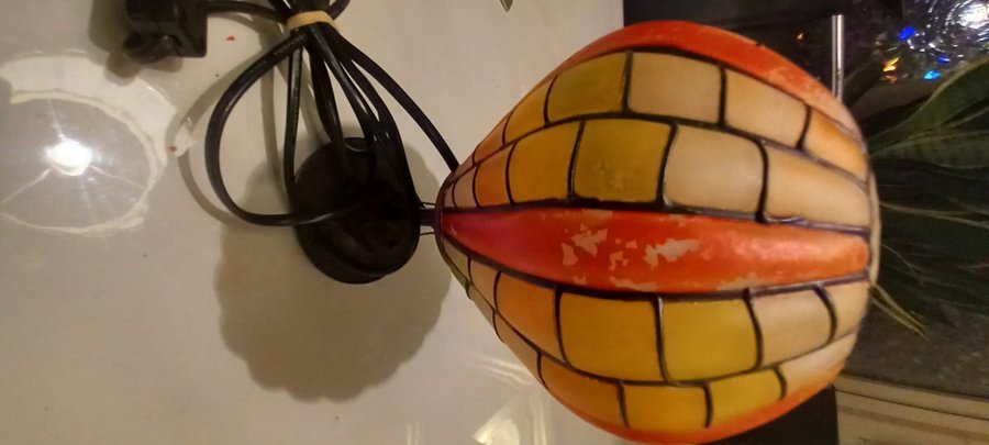 Stained glass lampa i form av en varmluftsballong