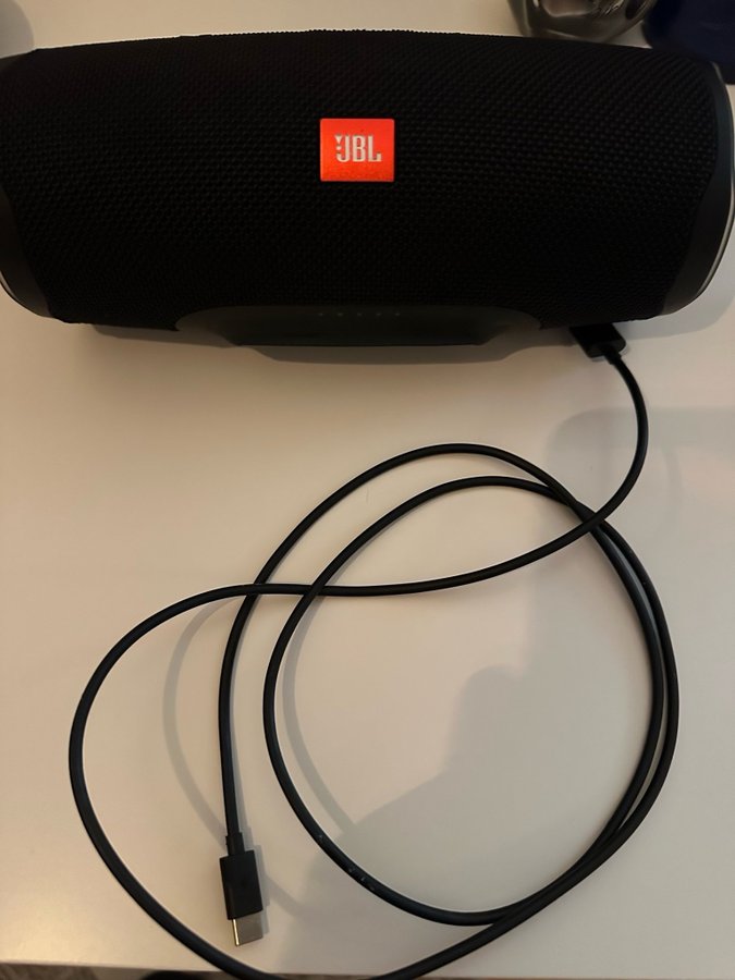 JBL Charge 4