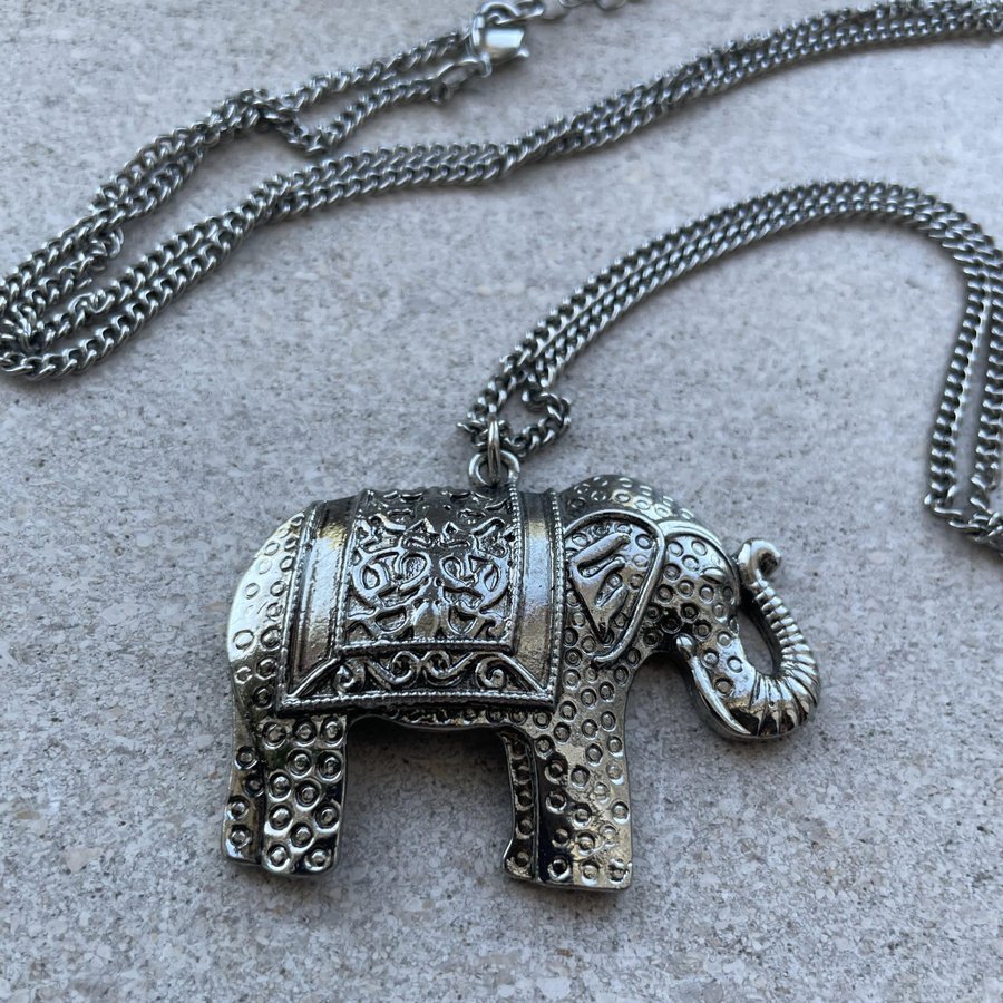 Elefant hänge på silver kedja