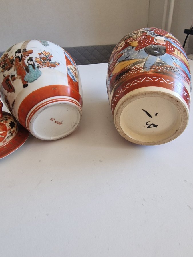 Two pieces of Japanese porcelain