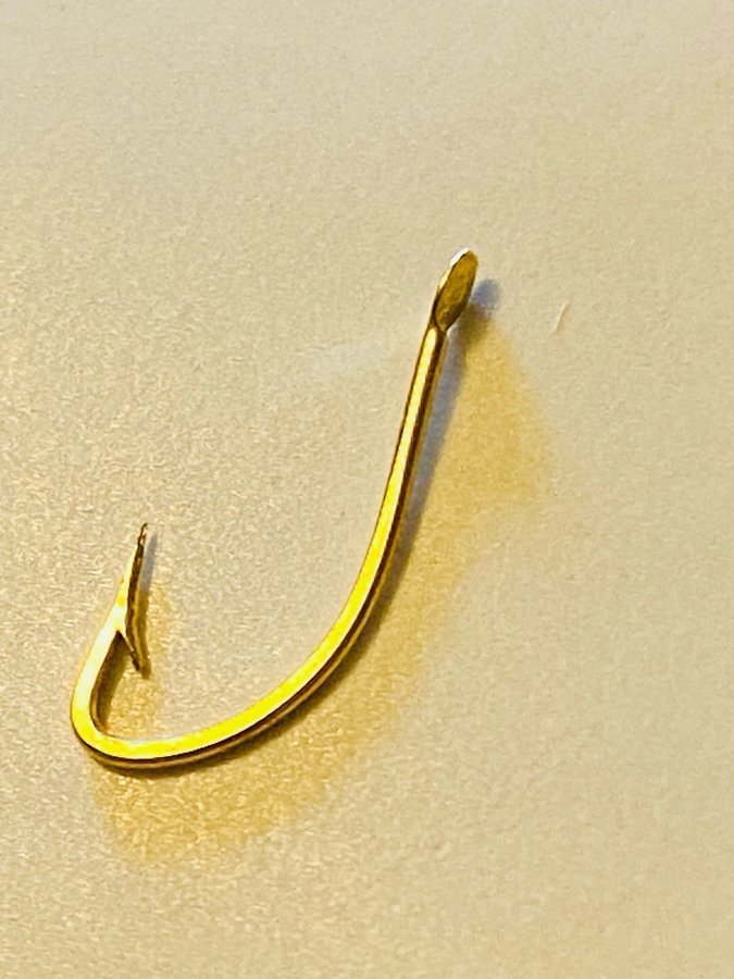 Mustad nr9. Qual 31380 . Äkta guldplaterade fiskekrokar ! 100st i originalask .