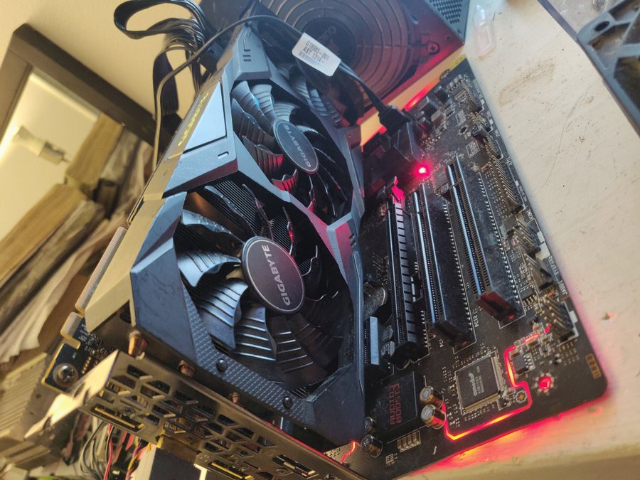 MSI B150A GAMING PRO, Corsair TX650M, Gigabyte RTX 2080 ti 12 GB