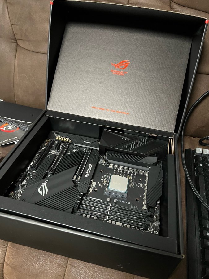 ASUS ROG Crosshair VIII DARK HERO Moderkort + AMD Ryzen 9 5900X + 32GB RAM