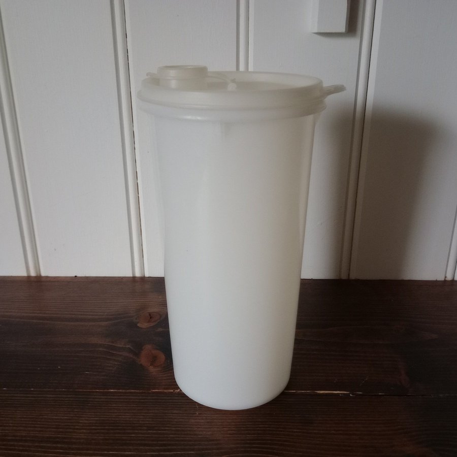 Tupperware cylinder kanna 1,5l med vätsketät