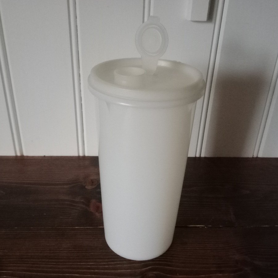 Tupperware cylinder kanna 1,5l med vätsketät