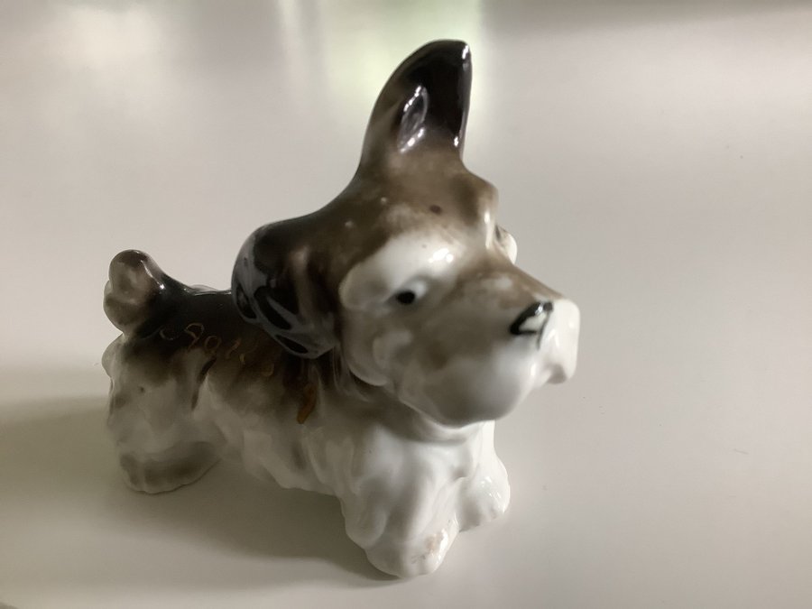 Underbar Skotsk terrier hund porslin figurin antik souvenir