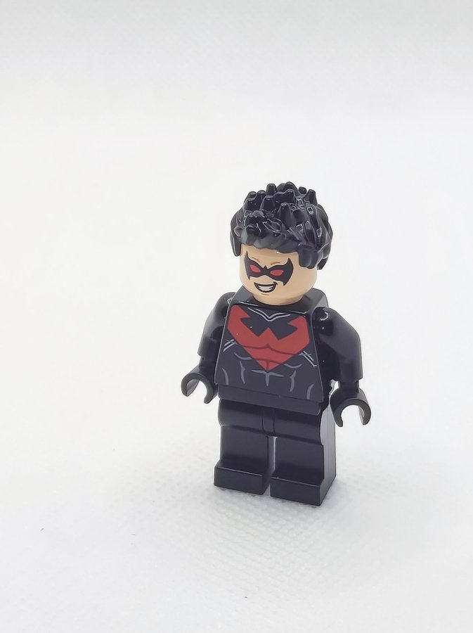 Lego Minifigur sh0085 Nightwing - Red Eye Holes and Chest Symbol