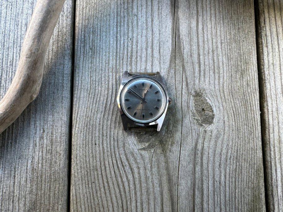 RENOVERINGSOBJEKT Vintage Timex Mekaniskt Manuellt GB Armbandsur 1970-tal