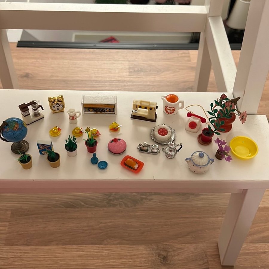 Lundby dockskåp - ett set med diverse retro tillbehör