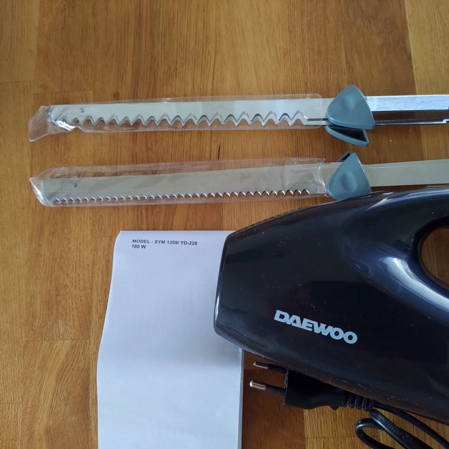 Electric knife (Daewoo)