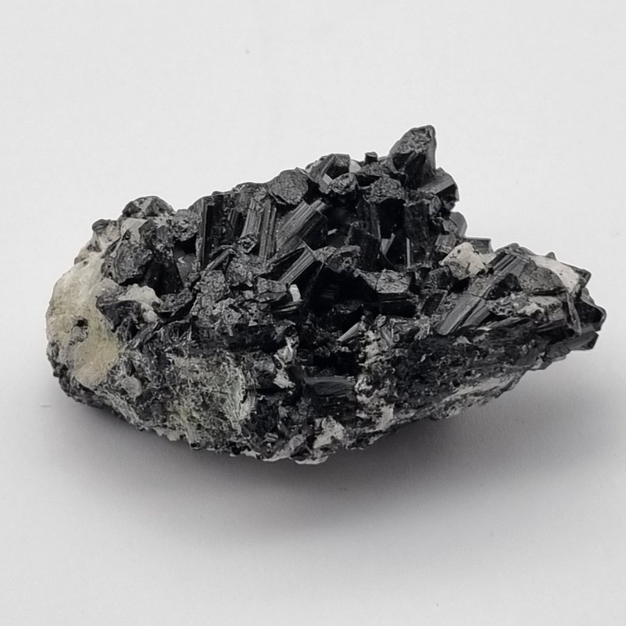 Black Tourmaline Cluster // Schorl // Svart Turmalin