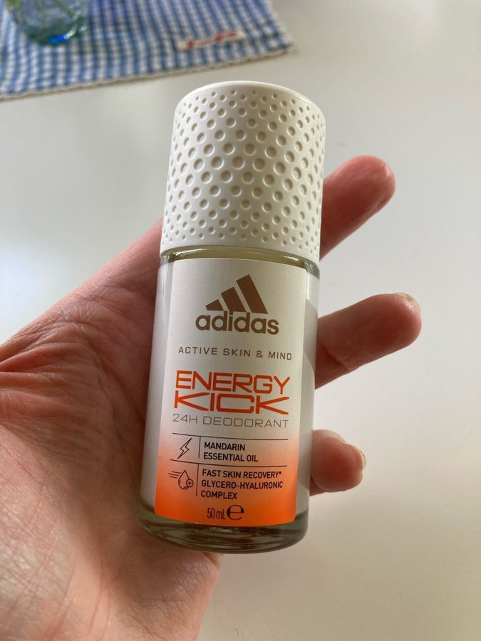 Deodorant och örhängen