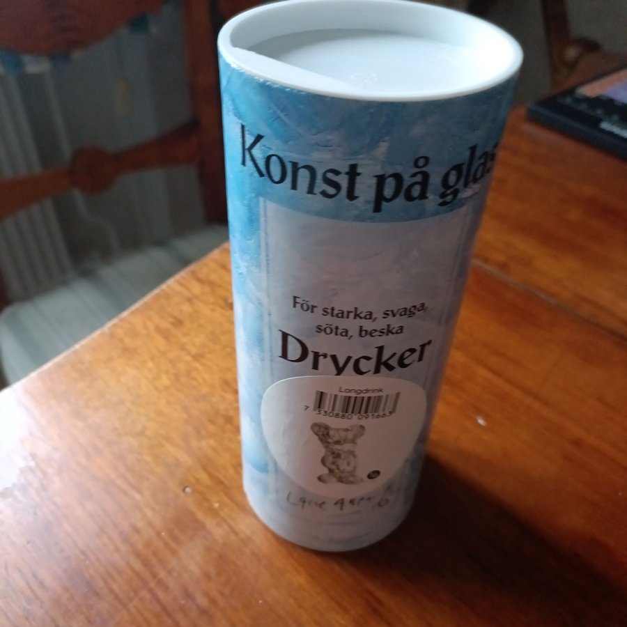 Glas i kristall med motiv från Lasse Åberg