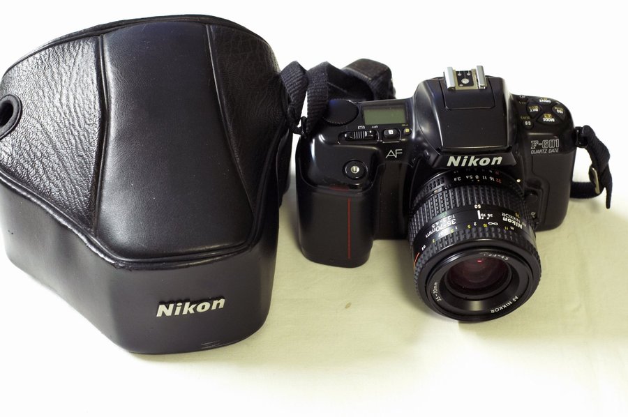 NIKON F-601 QUARTZ DATE + AF NIKKOR 35-70 mm F1:3.3-4.5