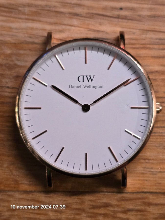 Daniel Wellington Damklocka med brunt läderband