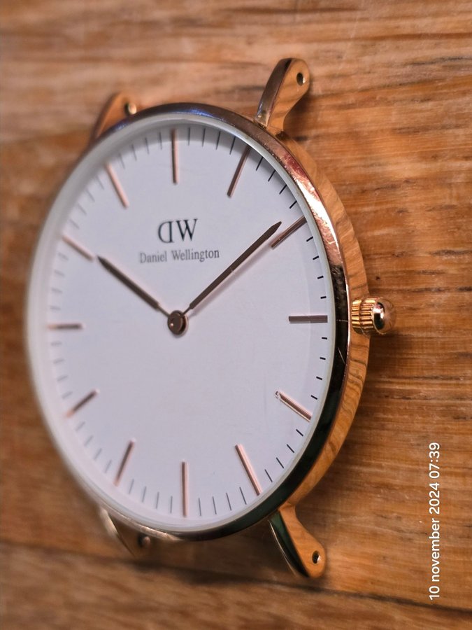 Daniel Wellington Damklocka med brunt läderband