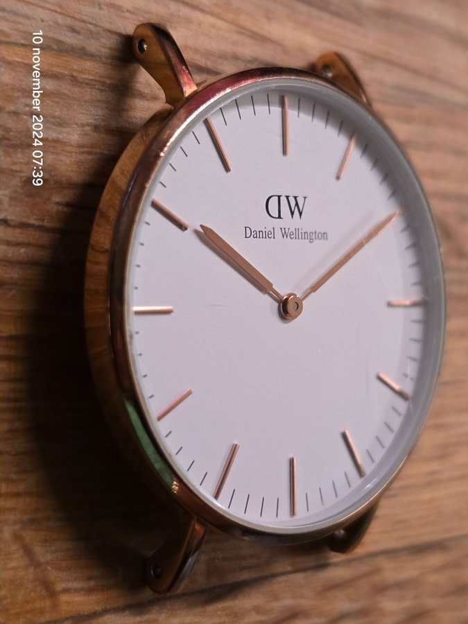 Daniel Wellington Damklocka med brunt läderband