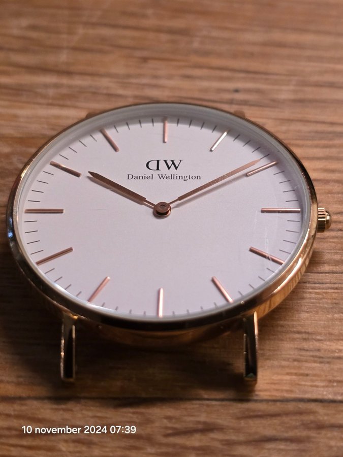 Daniel Wellington Damklocka med brunt läderband