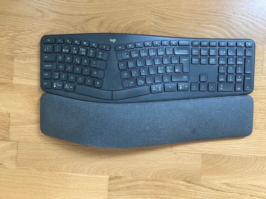 Logitech ERGO K860 Ergonomiskt trådlöst tangentbord