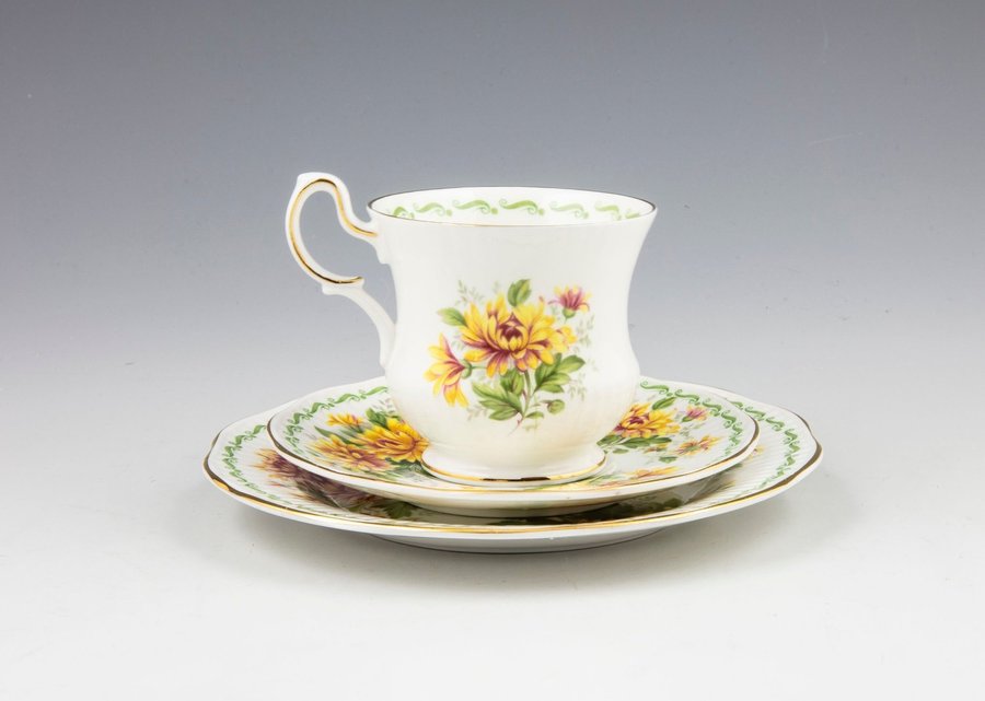 Kaffekopp med Assiett - Special Flowers, November - Queen´s - England