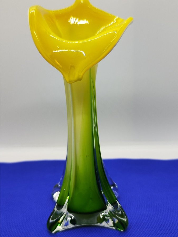 Glasvas i form av en blomma, troligen Murano 1960-tal, vintage