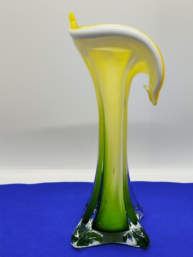 Glasvas i form av en blomma, troligen Murano 1960-tal, vintage