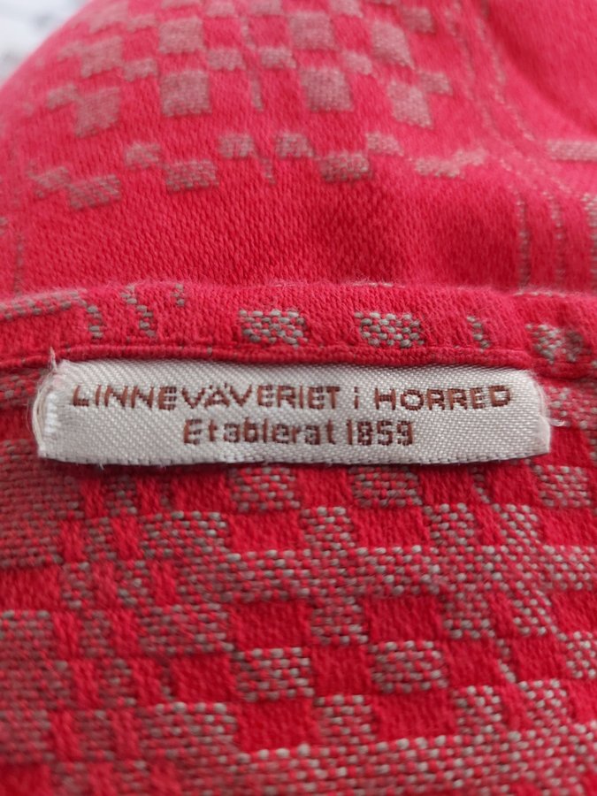 Röd Linneduk från Linneväveriet i Horred