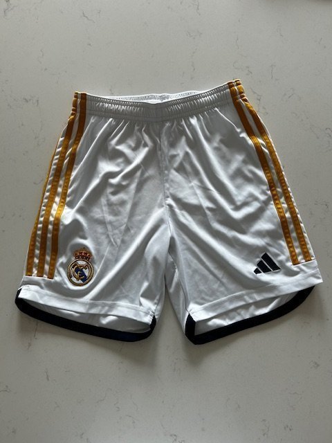 Real Madrid Adidas vita shorts junior storlek M