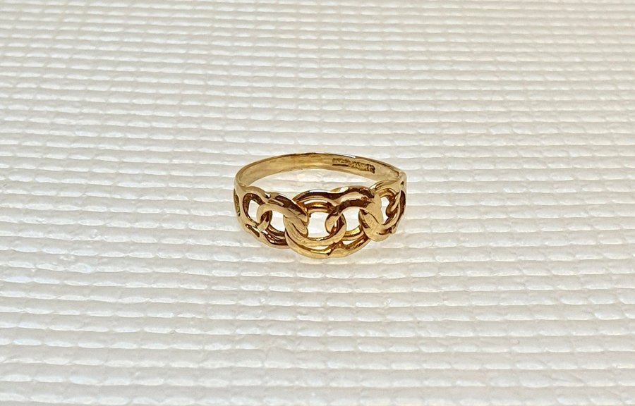 Bismarck ring i 18k guld stl17 ca 240g