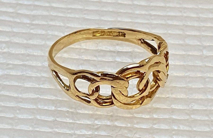 Bismarck ring i 18k guld stl17 ca 240g