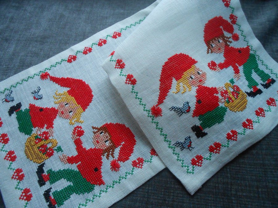 JUL/Handbroderad löpare i linne/Tomte barn /Oanvänd/Clara Waever?