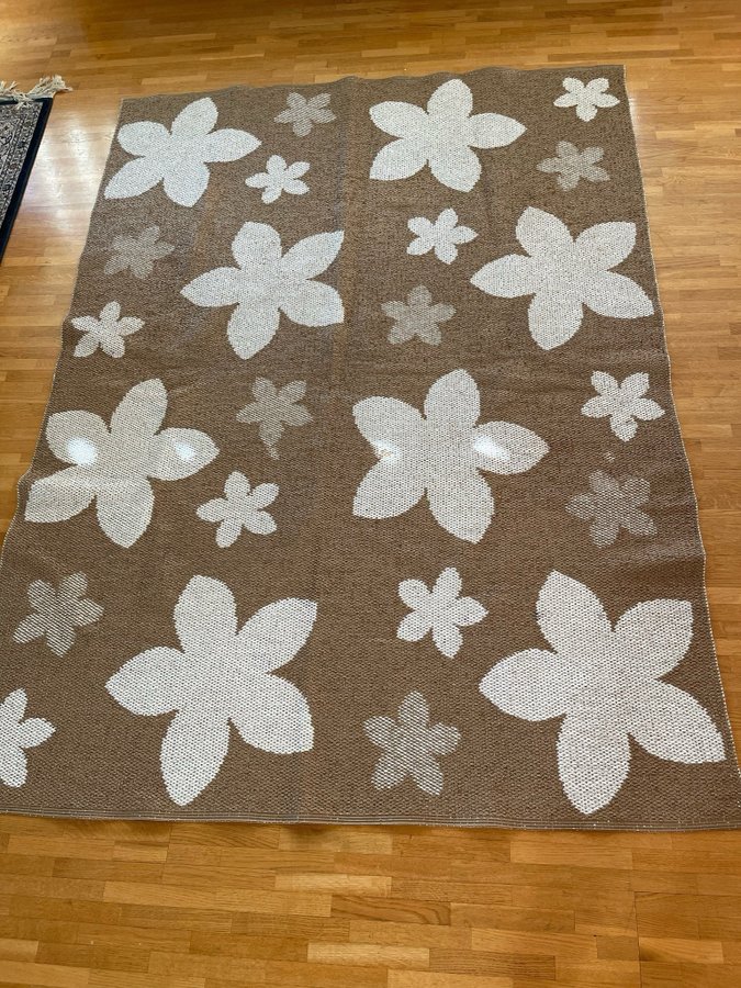 Horredsmattan Flower (Beige) - Plastmatta 150x200,