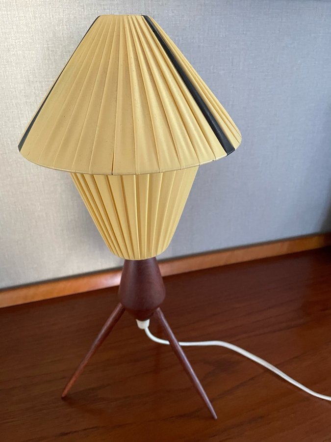 Raketlampa plastband och teak 50-tal retro