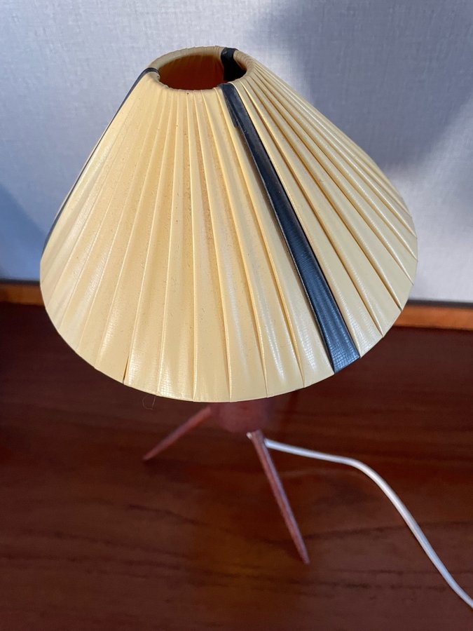 Raketlampa plastband och teak 50-tal retro