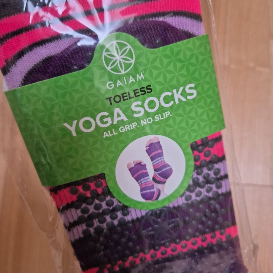 Gaiam Toeless Yoga Socks - Small/Medium. Antislip. Lila, rosa