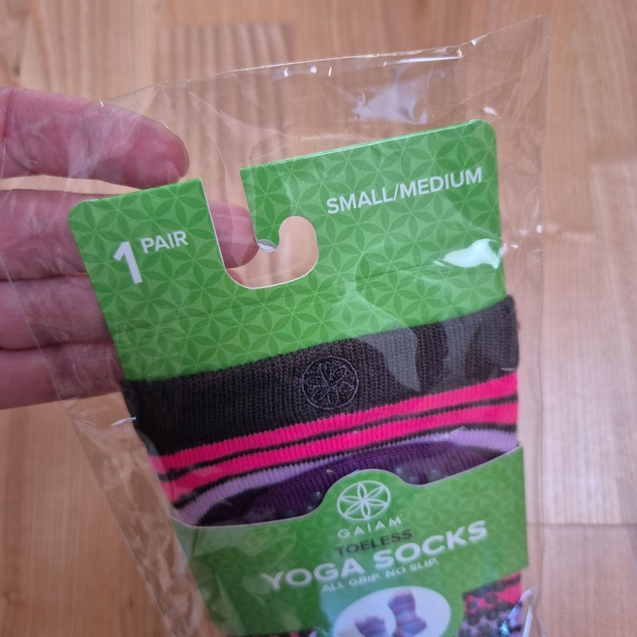 Gaiam Toeless Yoga Socks - Small/Medium. Antislip. Lila, rosa