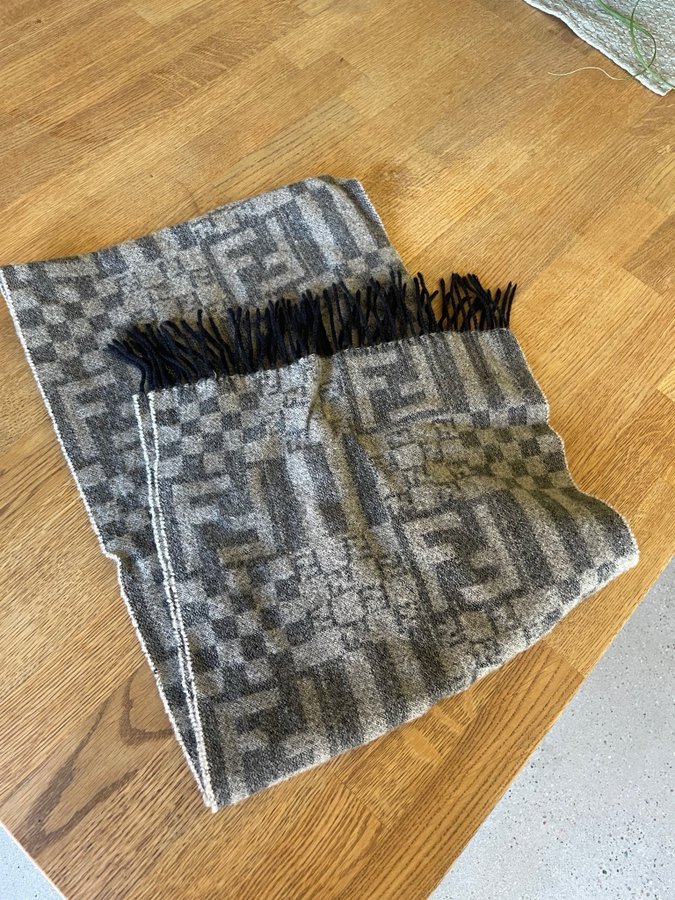 Fendi Scarf Grå